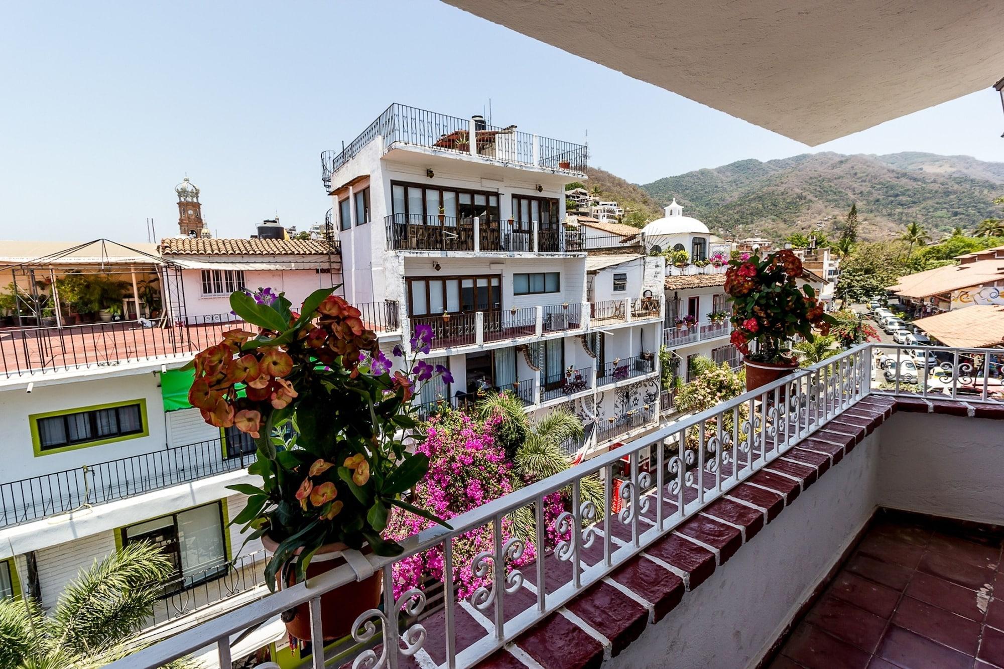 פוארטו ואלארטה Suites Plaza Del Rio - Family Hotel Malecon Centro מראה חיצוני תמונה
