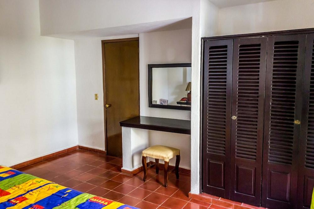 פוארטו ואלארטה Suites Plaza Del Rio - Family Hotel Malecon Centro מראה חיצוני תמונה